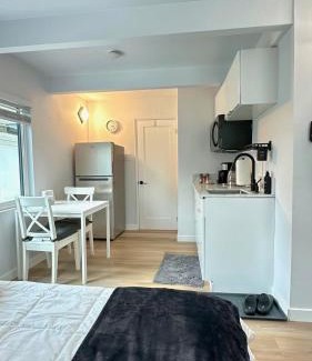 Del Rey Apartment | Modern Studio Stylish &Cozy Back Unit