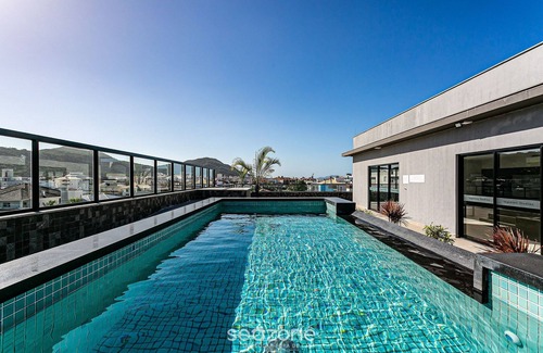 Ingleses Centro Apartment | Modern Studio w/Family in English Sti105