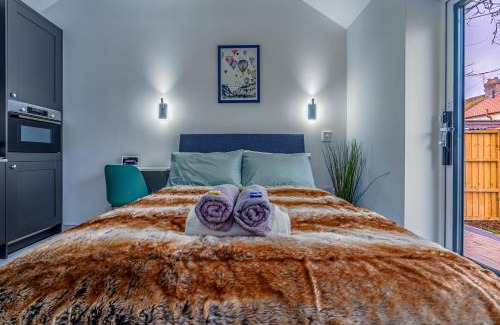 Filton House | Modern studio w/underfloor heating & parking