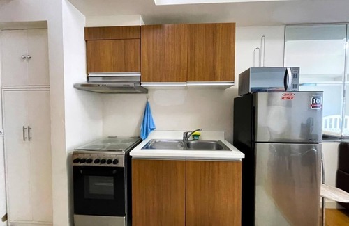 Ermita Condo | Modern Studio with Sunset View