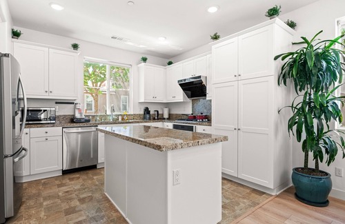 Chino Condo | Modern Stylish 4BR/3.5BA/Bright/Tesla charging/2 TVs