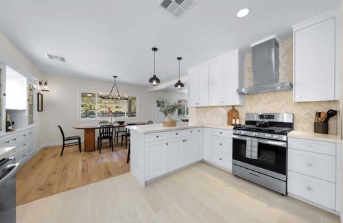 Mission Hills House | Modern & Stylish Mission Hills Neighborhood Escape
