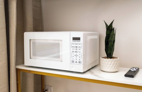 Oakville Apartment | Modern & Stylish Studio in Oakville!