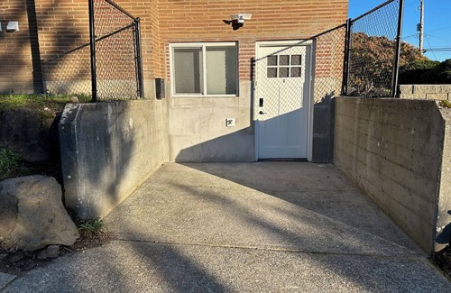 Columbia City Apartment | Modern & stylish studio in Seattle near Downtown, Lumen field, light rail.