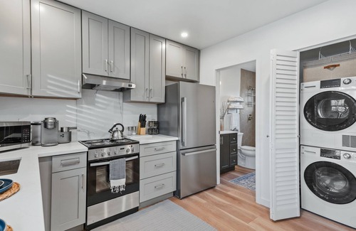 Talmadge Cottage | Modern & Stylish Urban Cottage in desirableTalmadge Neighborhood