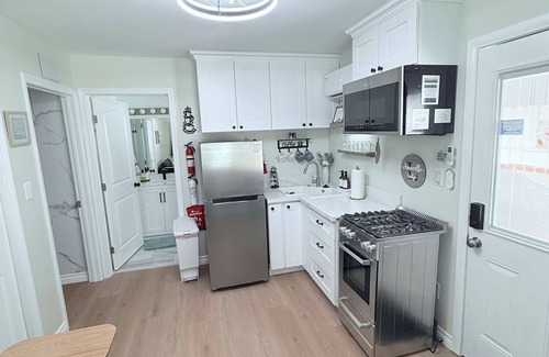 Simi Valley Apartment | Modern Suite Kitchen Fireplace Private Entry