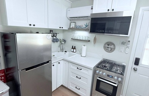 Simi Valley Apartment | Modern Suite Kitchen Fireplace Private Entry