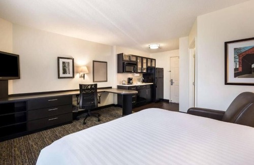 Brentwood House | Modern Suite Near Radnor Lake State Park! Full Kitchen, Pets Allowed!