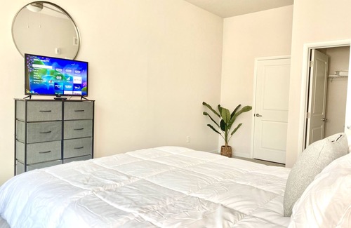 Downtown Baltimore Apartment | 💎 Modern Suite 💎 Secure 💎 Close to All