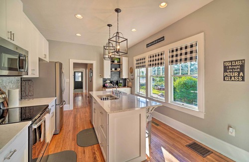 Jefferson City House | Modern, Sun-Lit Retreat w/Fire Pit & Yard!