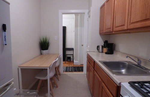Morris Park Condo | Modern Sunny Apartment in Pelham Parkway, Bronx, NY