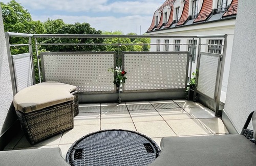Isarvorstadt Apartment | Modern sunny Bedroom with Terrace