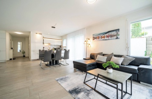 Safenwil House | Modern Swiss Apt | spacious garden + parking + hi-speed wifi