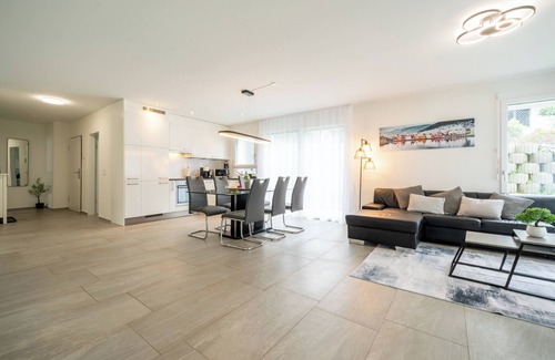 Safenwil House | Modern Swiss Apt | spacious garden + parking + hi-speed wifi