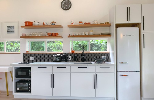 Keaau House | Modern Tea House - Close to Hilo and Volcano