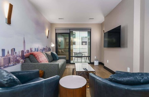 Berkeley Hotel | Modern Tennyson St Flat w/Luxe Finishes & Bedding