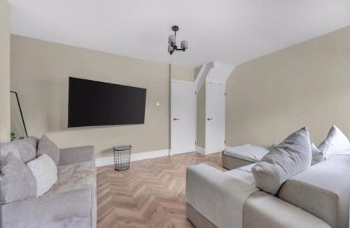 Little Coates House | Modern terraced house