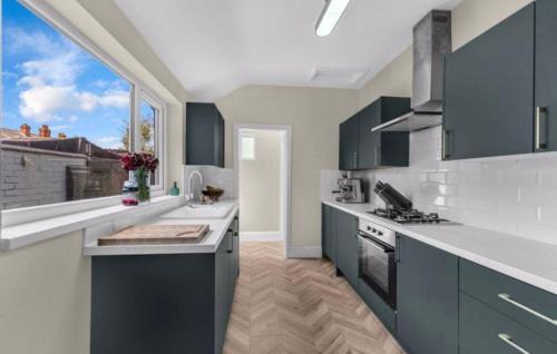 Little Coates House | Modern terraced house