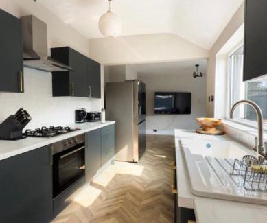 Little Coates House | Modern terraced house