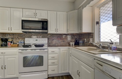 West Omaha House | Modern, Timbered, LUX 3Bedroom in perfect location