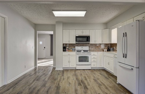 West Omaha House | Modern, Timbered, LUX 3Bedroom in perfect location