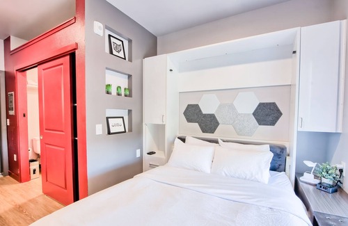 University District House | β Modern Tiny Studio π Free Parking, Hot Tub, Fitness Center, TV, WiFi, & More!