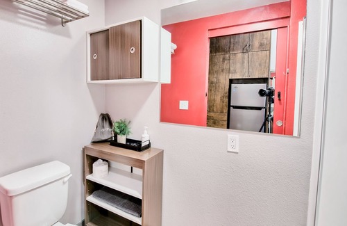 University District House | β Modern Tiny Studio π Free Parking, Hot Tub, Fitness Center, TV, WiFi, & More!