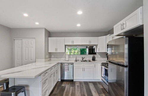 Spokane Apartment | Modern TOP FLOOR Condo w/Park View + King Bedn