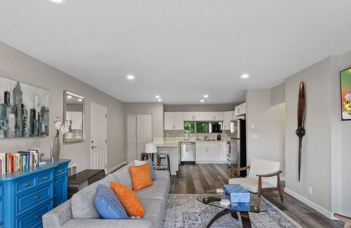 Spokane Apartment | Modern TOP FLOOR Condo w/Park View + King Bedn