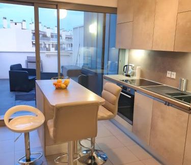 Old Town Apartment | Modern Top-Floor Apartment with Terrace, Pool & Free Private Parking