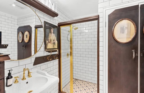 Alexandria House | Modern town house with bespoke interior 10 mins from Sydney CBD