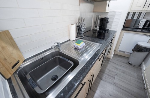 City Centre Apartment | Modern Townhouse Apartment in Stratford Upon Avon With Wifi & Netflix