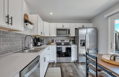 North Charleston House | Modern Townhome Near Airport & Downtown Charleston