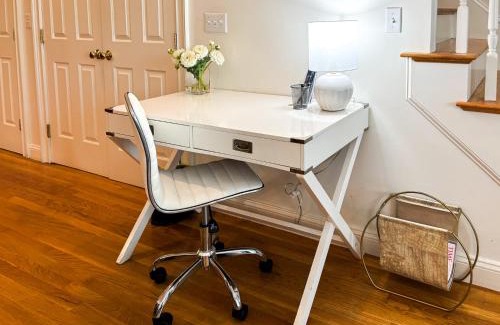 Brookline House | Modern Townhome,boston Vacation,2 Bath,pkg,deck
