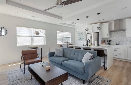 Oak Cliff House | Modern Townhome | Rooftop + Backyard & Garage #2