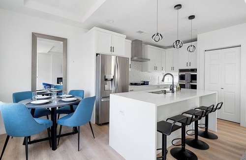 Oak Cliff House | Modern Townhome | Rooftop + Backyard Garage