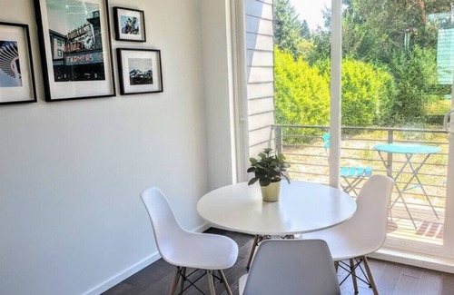 West Seattle House | Modern Townhome w/ Rooftop Deck