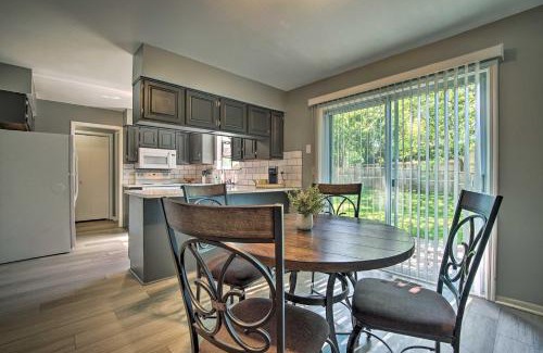 Overland Park House | Modern Townhome with Fireplace Near Stoll Park