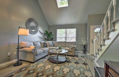 Overland Park House | Modern Townhome with Fireplace Near Stoll Park