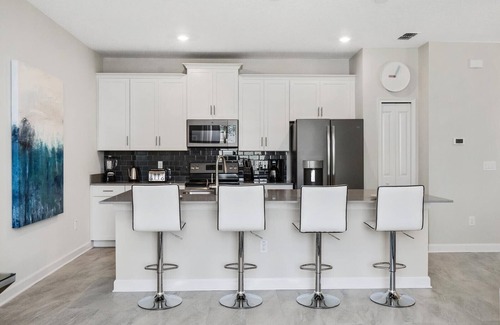 Kissimmee Ski Chalet | Modern Townhouse 4Bed/3Bath/Pool/5Min Disney