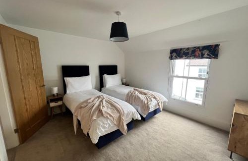 Beaumaris House | Modern Townhouse in the heart of Beaumaris