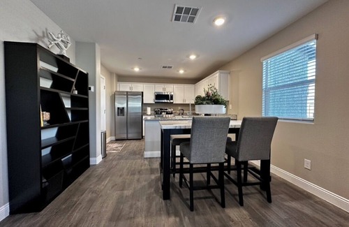 Enterprise House | Modern Townhouse Retreat, Cozy & Convenient