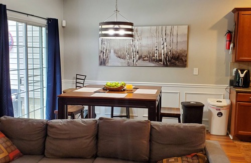 Atlanta House | Modern Townhouse w/Wi-Fi + Indoor Fireplace
