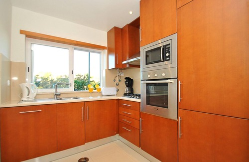 Albufeira Ski Chalet | Modern Townhouse with Sea & Pool View