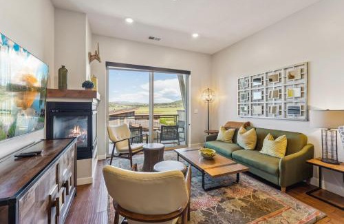 Kimball Junction House | Modern Townhouse with HotTub & Garage