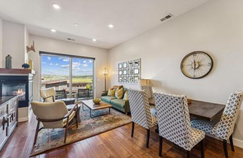 Kimball Junction House | Modern Townhouse with HotTub & Garage