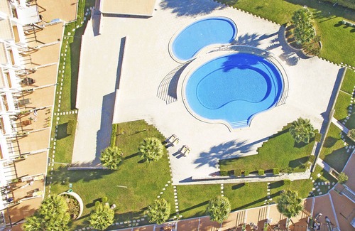 Vale de Santa Maria Ski Chalet | Modern Townhouse with Sea & Pool View