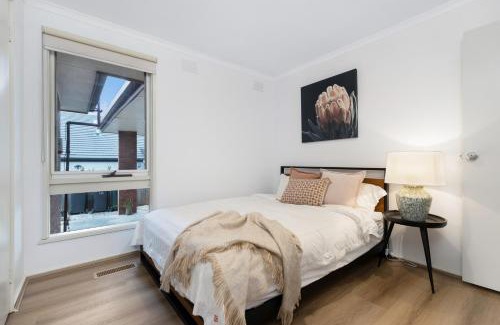 Wheelers Hill House | Modern Tranquil Getaway