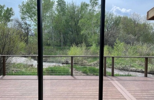 La Veta House | Modern Tranquil River Home w/Hot Tub