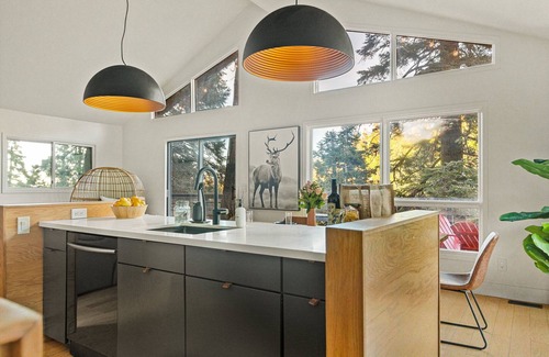 Arrowhead Villas House | Modern Treetop Cabin by Lake Arrowhead Village
